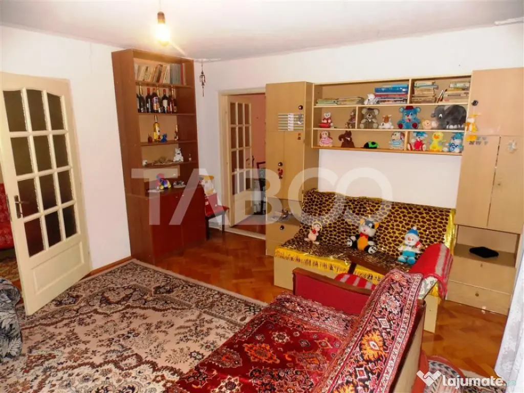 Casa individuala de vanzare 370mp 6 camere si 760mp teren Gu