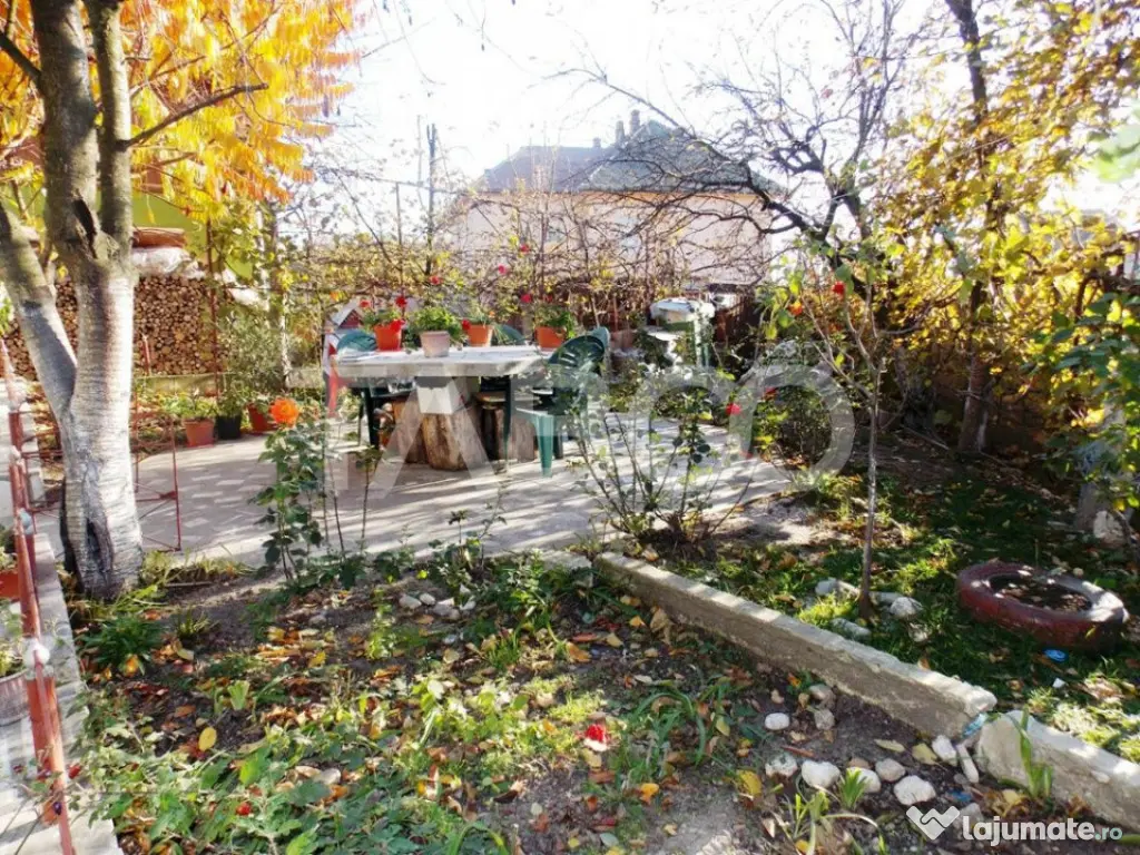 Casa individuala de vanzare 370mp 6 camere si 760mp teren Gu