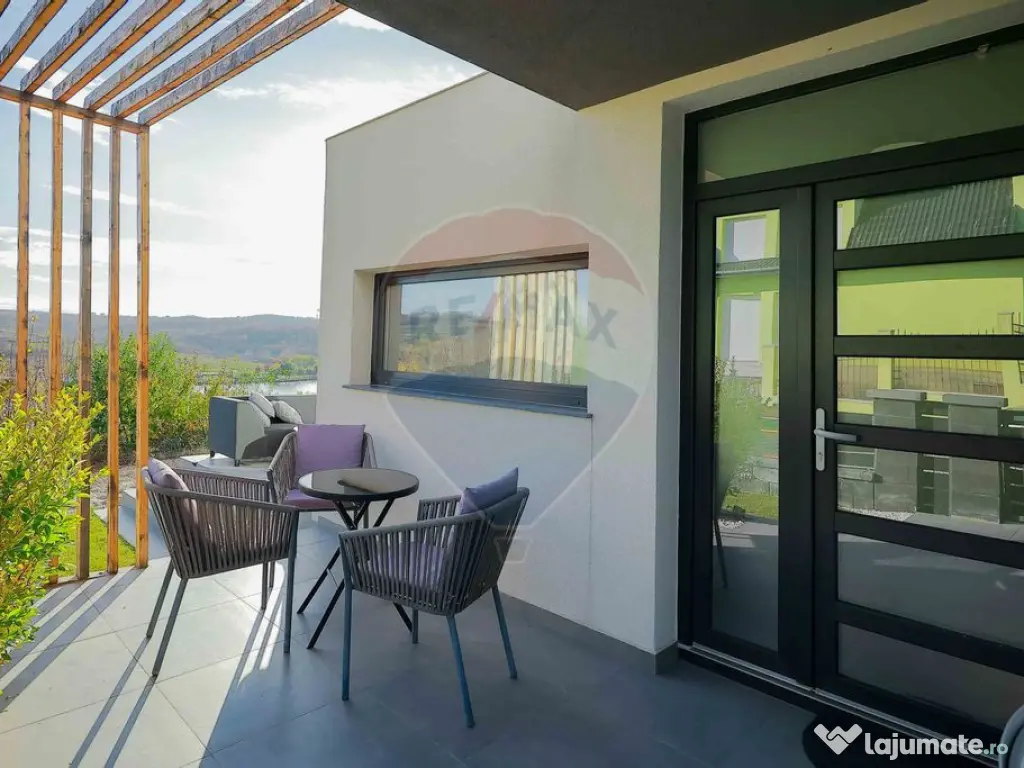 Casă modernă în stil mediteranean, cu terase și veder... 