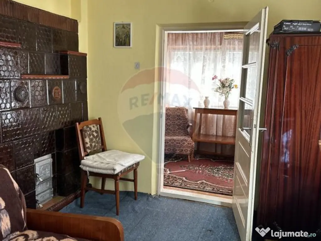 Casă / Vilă cu 3 camere de vânzare Piatra Soimului 