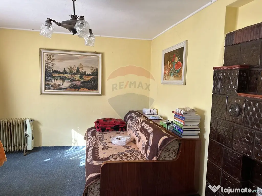 Casă / Vilă cu 3 camere de vânzare Piatra Soimului 