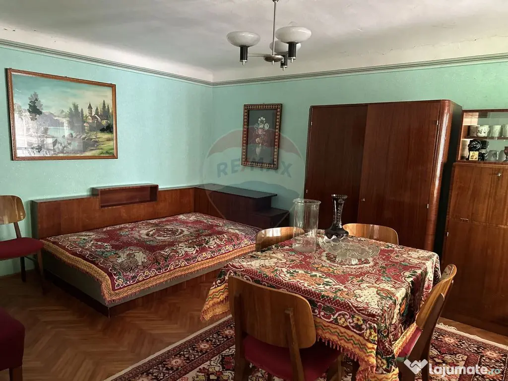 Casă / Vilă cu 3 camere de vânzare Piatra Soimului 