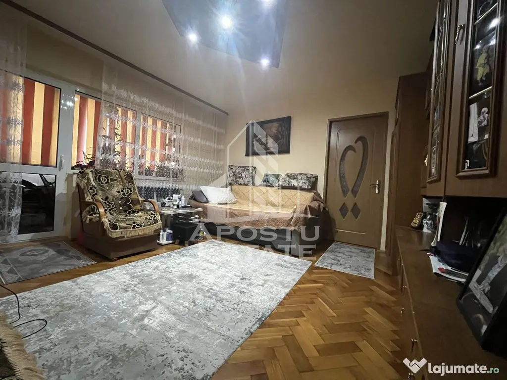 Apartament cu 3 camere,2 bai, etajul 1,centrala proprie,z...