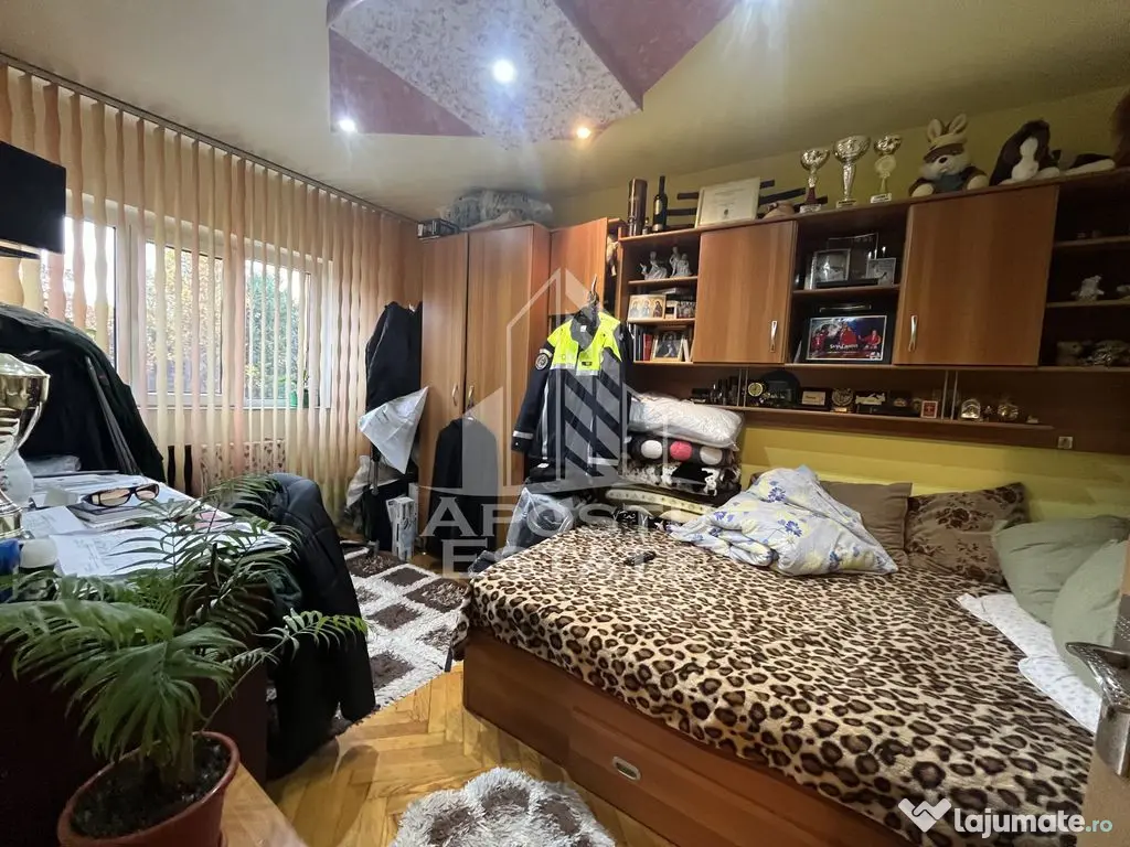 Apartament cu 3 camere,2 bai, etajul 1,centrala proprie,z...