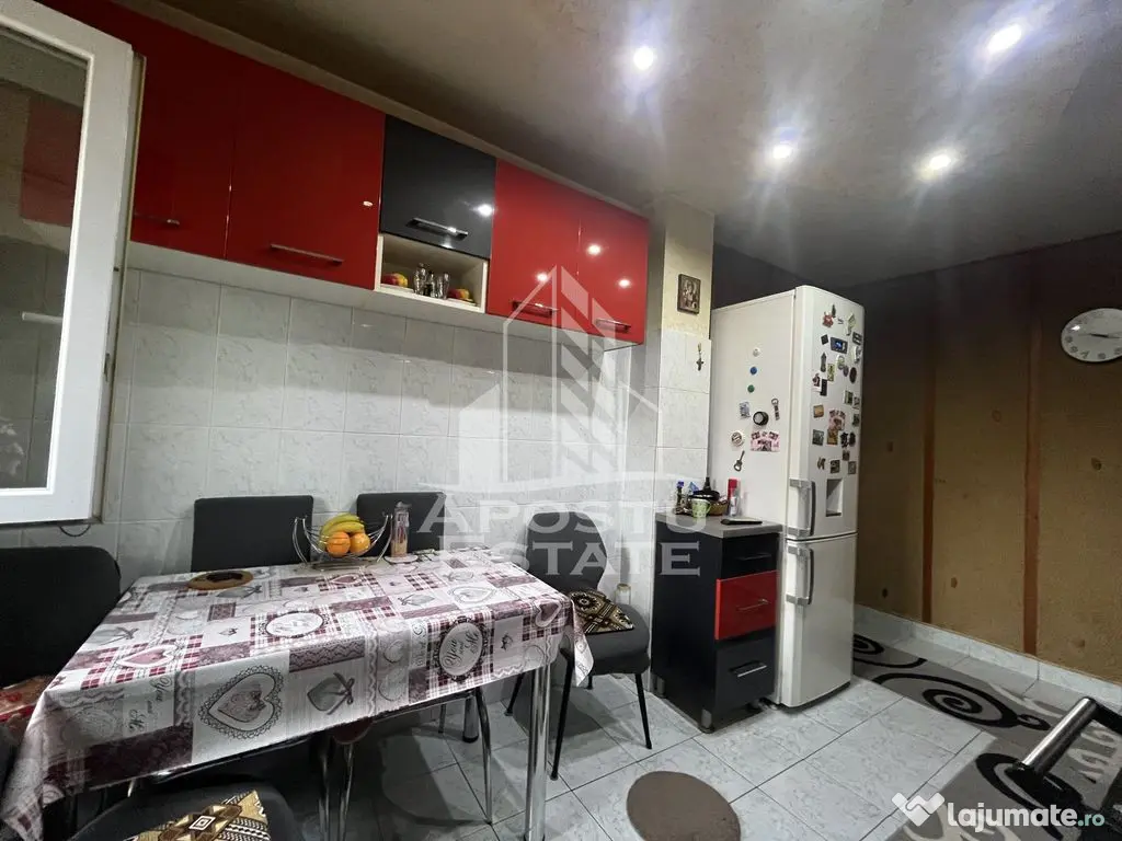 Apartament cu 3 camere,2 bai, etajul 1,centrala proprie,z...