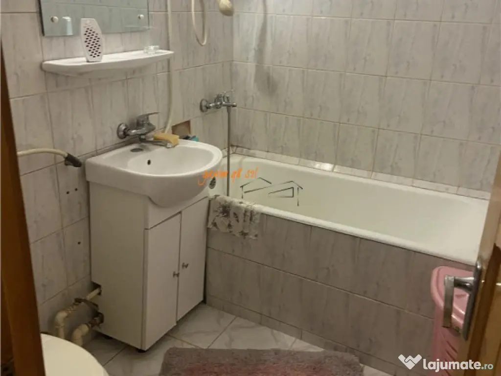 Apartament 3 camere , zona cartier Sud , 52 mp , decomandat