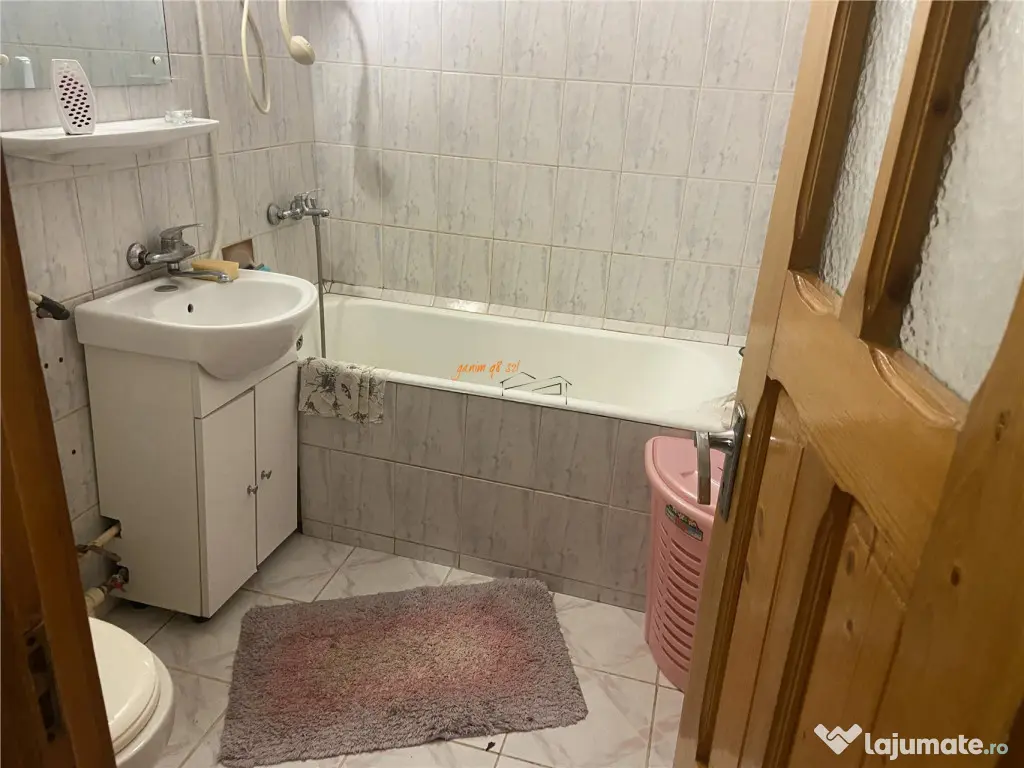 Apartament 3 camere , zona cartier Sud , 52 mp , decomandat