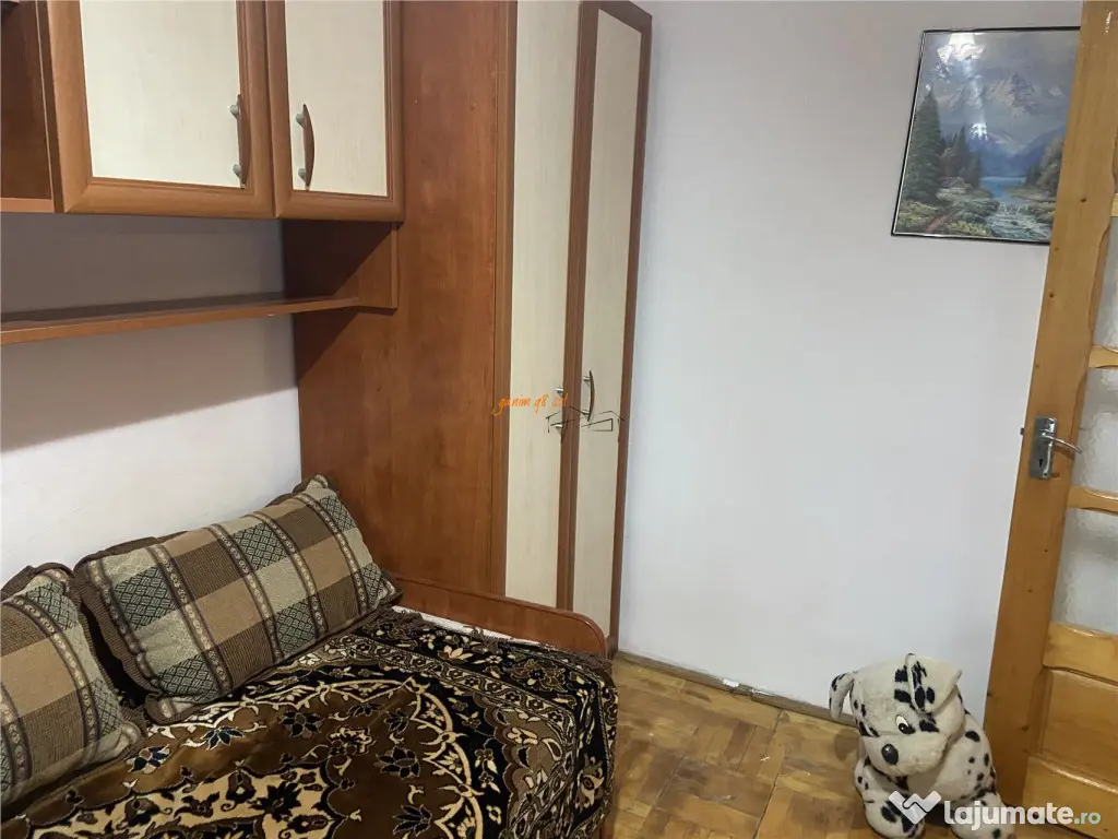 Apartament 3 camere , zona cartier Sud , 52 mp , decomandat