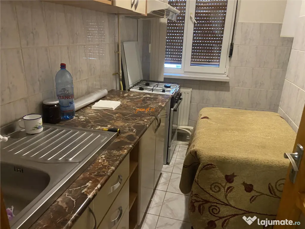 Apartament 3 camere , zona cartier Sud , 52 mp , decomandat