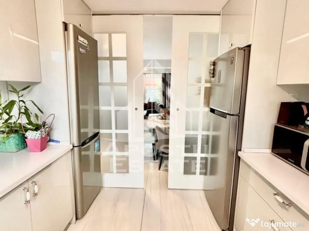 Casa individuala cu 5 camere si 4 bai in Giroc la asfalt. 