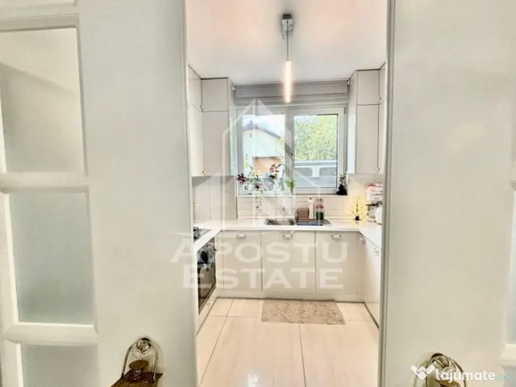 Casa individuala cu 5 camere si 4 bai in Giroc la asfalt. 