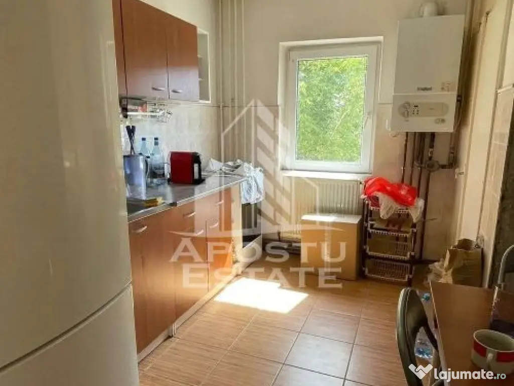 Apartament cu 3 camere, 2 bai, 2 balcoane, etaj intermedi... 