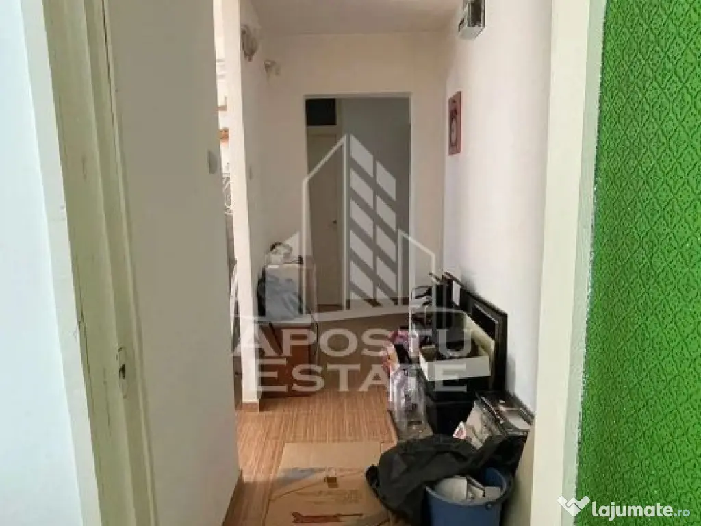 Apartament cu 3 camere, 2 bai, 2 balcoane, etaj intermedi... 