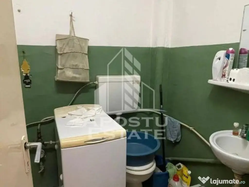 Apartament cu 3 camere, 2 bai, 2 balcoane, etaj intermedi... 