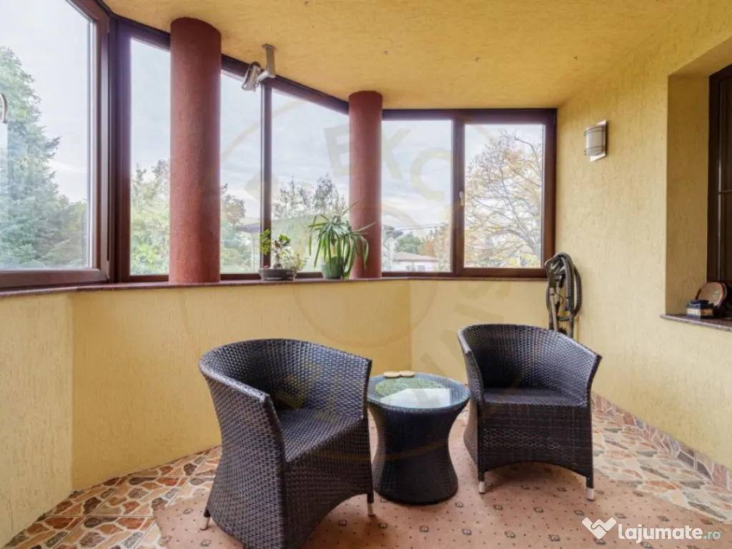 Vilă individuală cu piscină, garaj dublu • teren 766 mp 