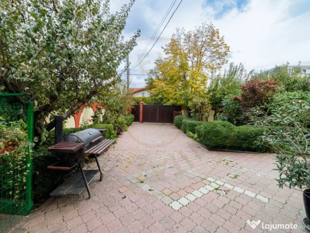 Vilă individuală cu piscină, garaj dublu • teren 766 mp 