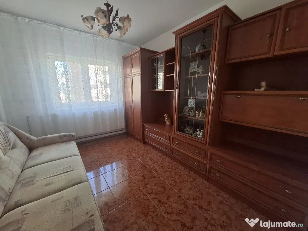 Vand apartament 3 camere zona UTA - Vlaicu 