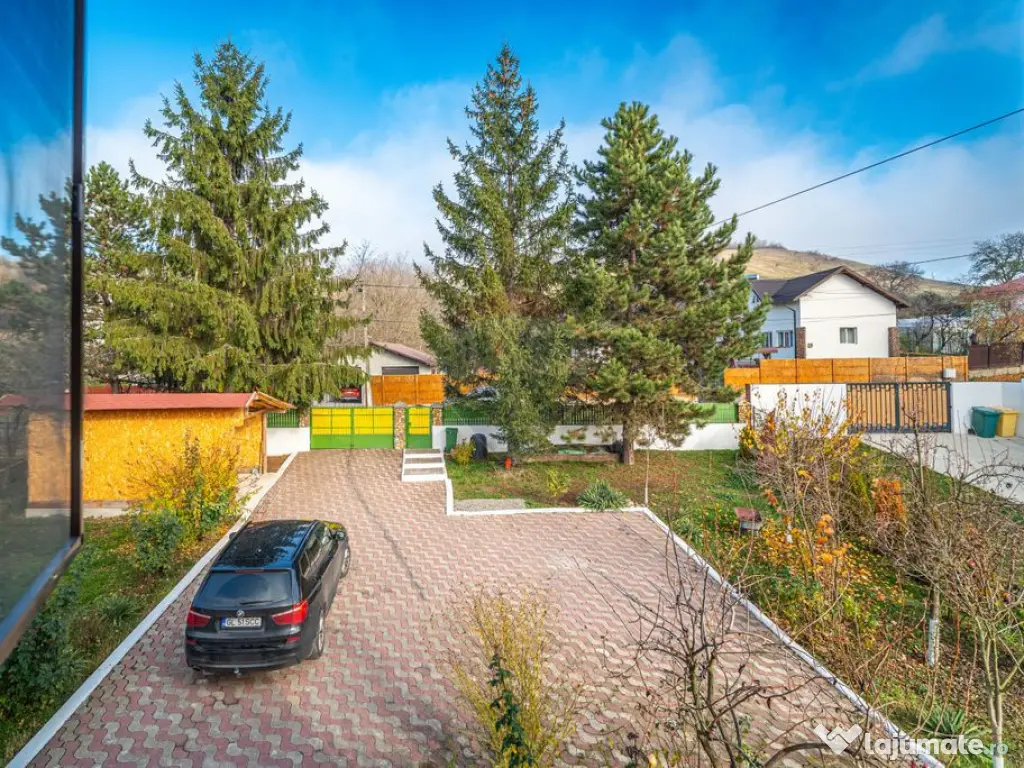 Casă 5 camere + demisol, teren 1560 mp / Filipestii de P...