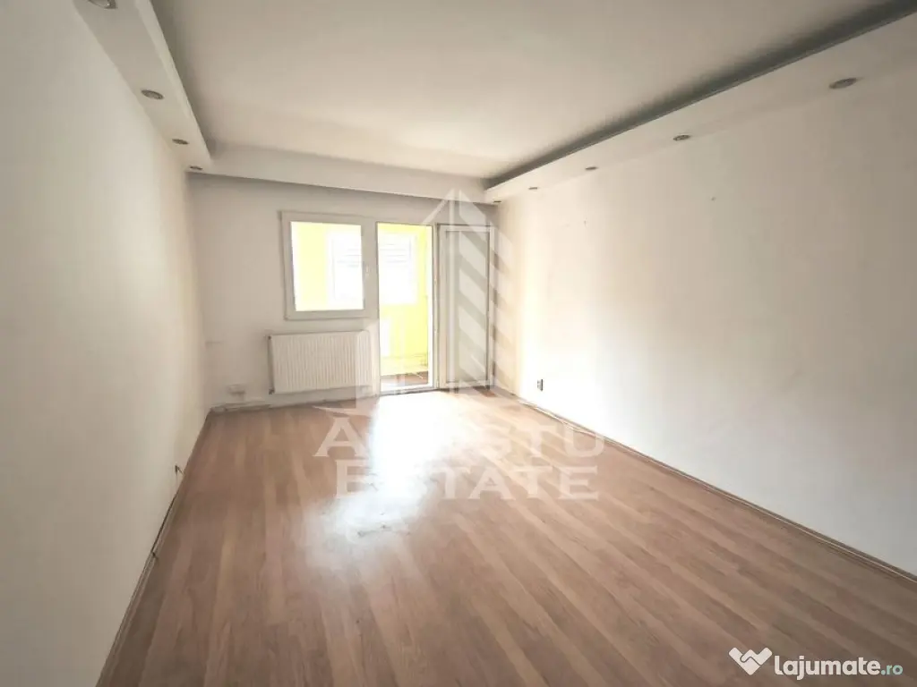 Apartament cu 2 camere, decomandat, centrala proprie, Tor...
