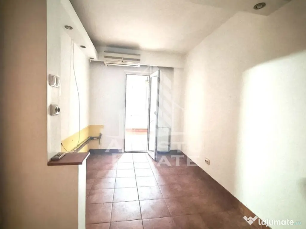 Apartament cu 2 camere, decomandat, centrala proprie, Tor...