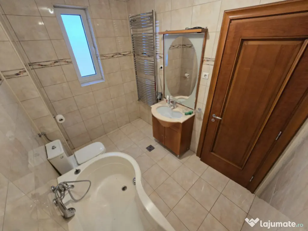Apartament pe 2 etaje l curte de 187 mp HERASTRAU 