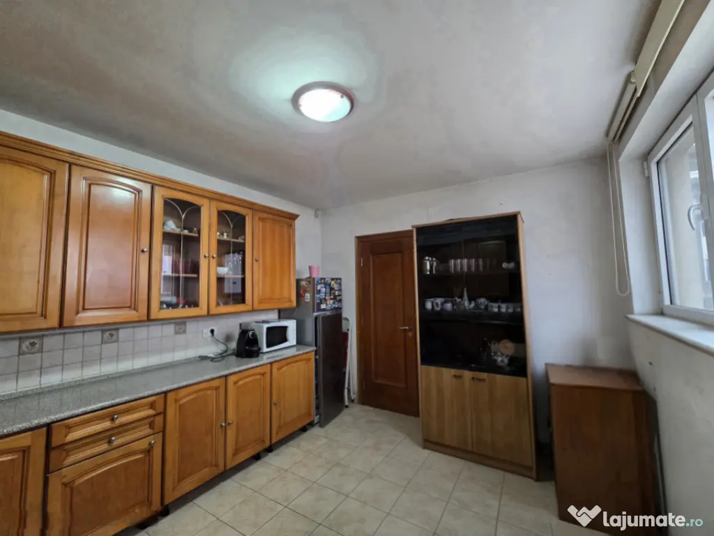 Apartament pe 2 etaje l curte de 187 mp HERASTRAU 