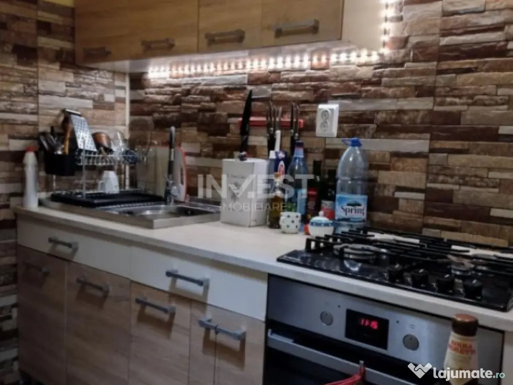 DE VANZARE-APARTAMENT 4 CAMERE-ALEXANDRU CEL BUN 