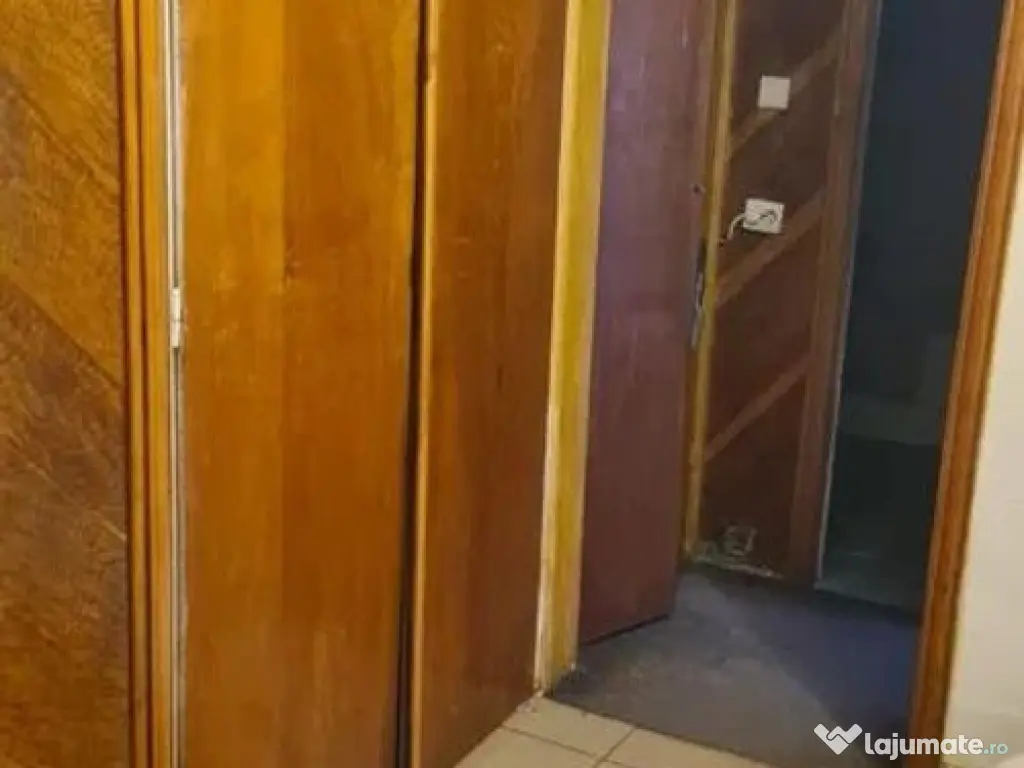 Apartament 2 camere decomandat zona Dacia 