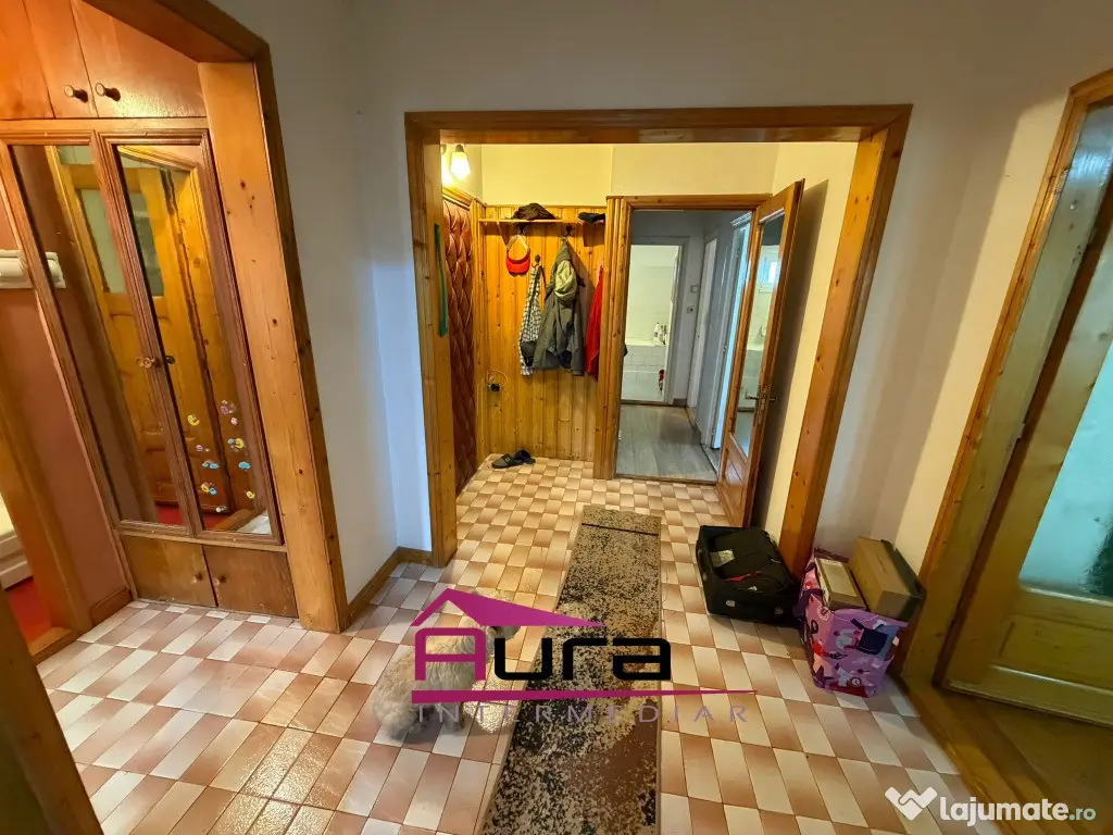 Apartament 4 camere zona C.E.C 