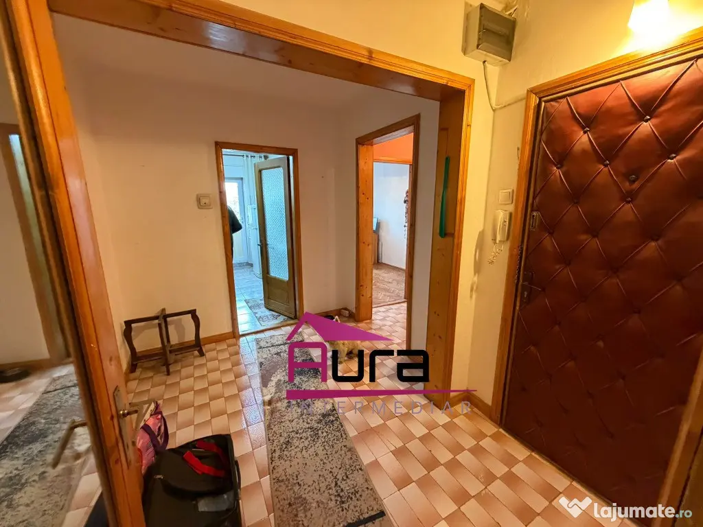 Apartament 4 camere zona C.E.C 