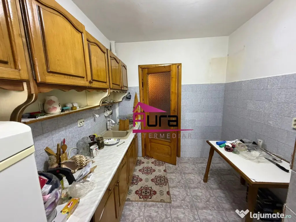 Apartament 4 camere zona C.E.C 