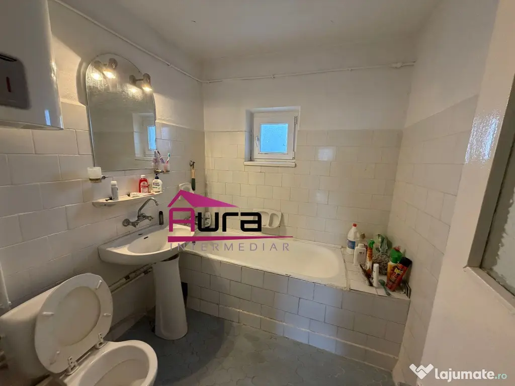 Apartament 4 camere zona C.E.C 