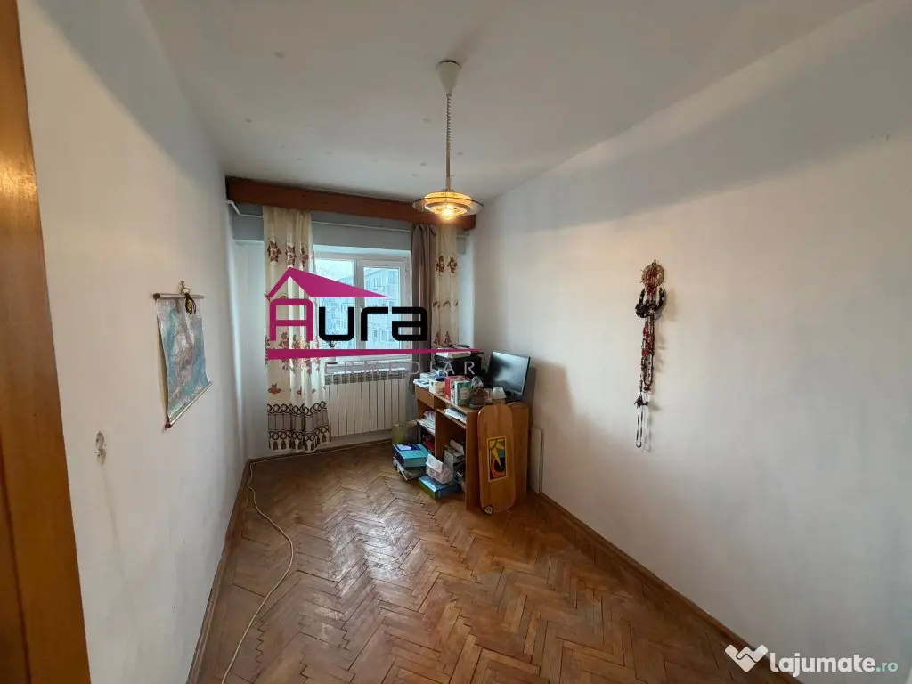 Apartament 4 camere zona C.E.C 