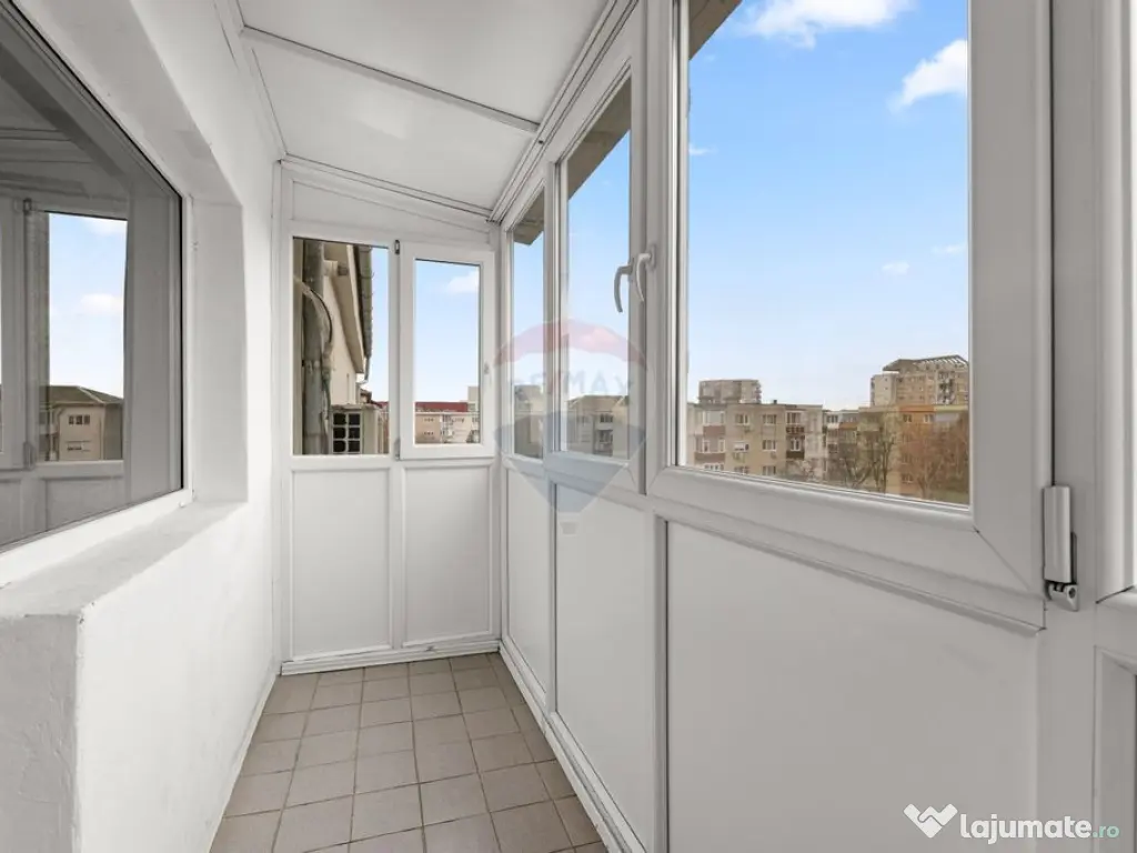 Apartament spațios cu 3 camere, de vânzare, în zona 30...