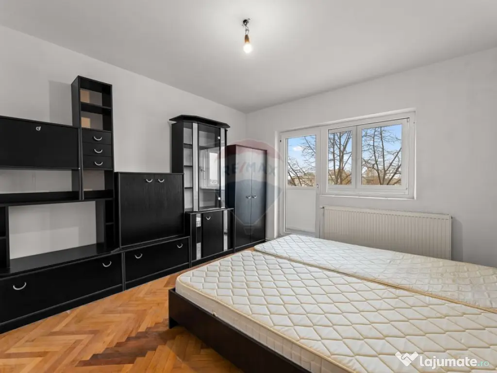 Apartament spațios cu 3 camere, de vânzare, în zona 30...