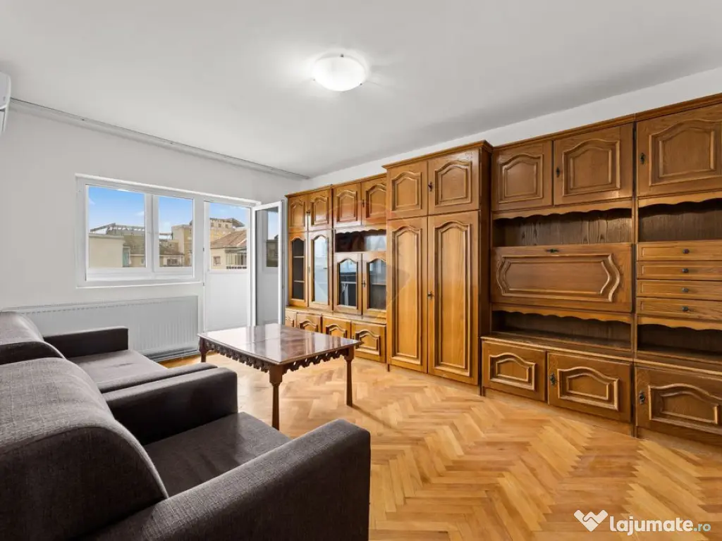 Apartament spațios cu 3 camere, de vânzare, în zona 30...