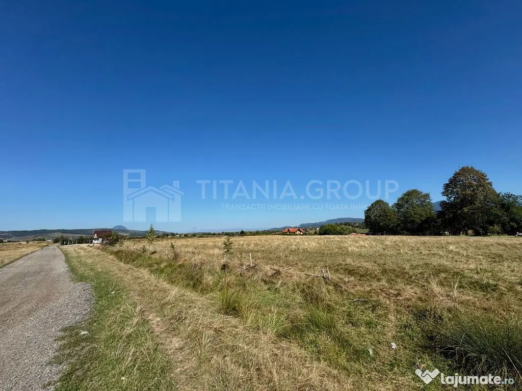 Teren intravilan parcelabil, priveliște spre munți, Soh... 