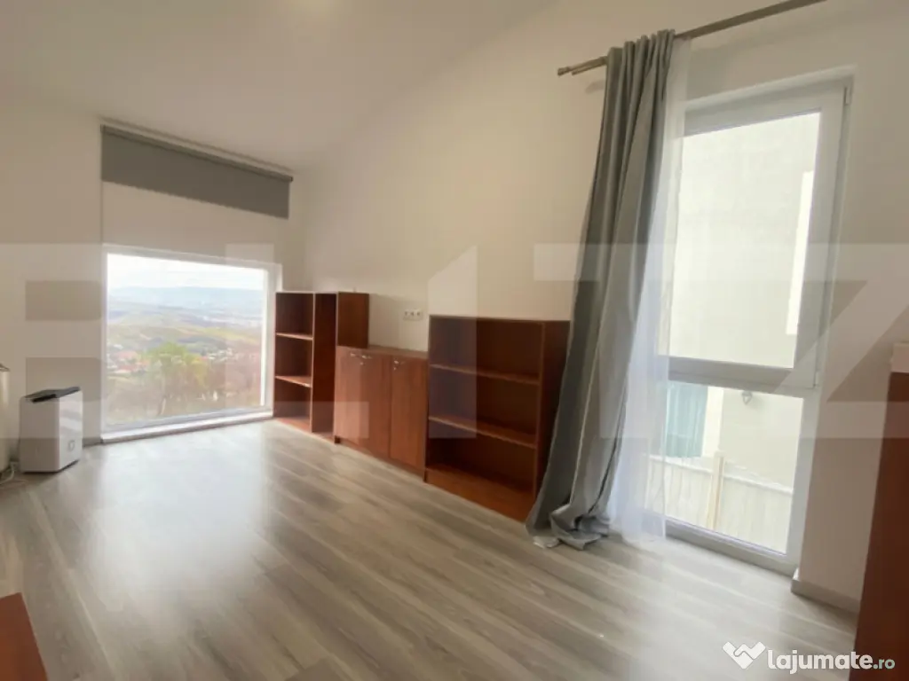 Casa pe calcan cu priveliste superba si compartimentare deos