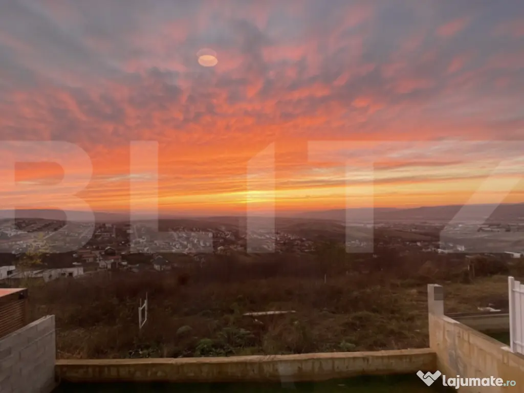 Casa pe calcan cu priveliste superba si compartimentare deos