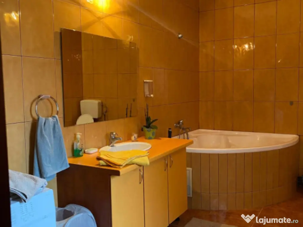 Duplex de vanzare, 220 mp, zona Centrul Vechi