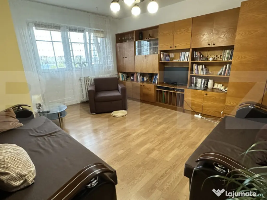 Apartament cu 3 camere decomandate