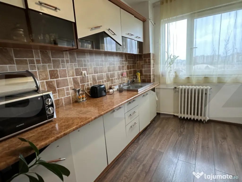 Apartament cu 3 camere decomandate