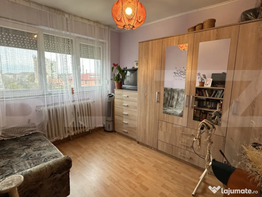 Apartament cu 3 camere decomandate