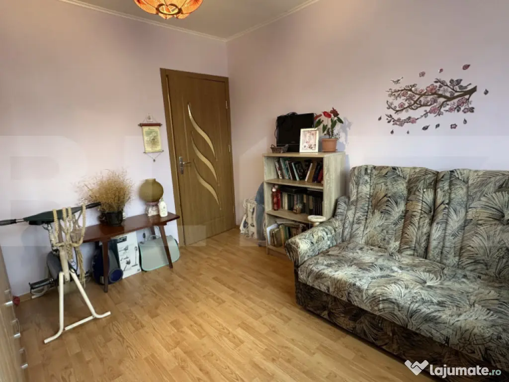 Apartament cu 3 camere decomandate