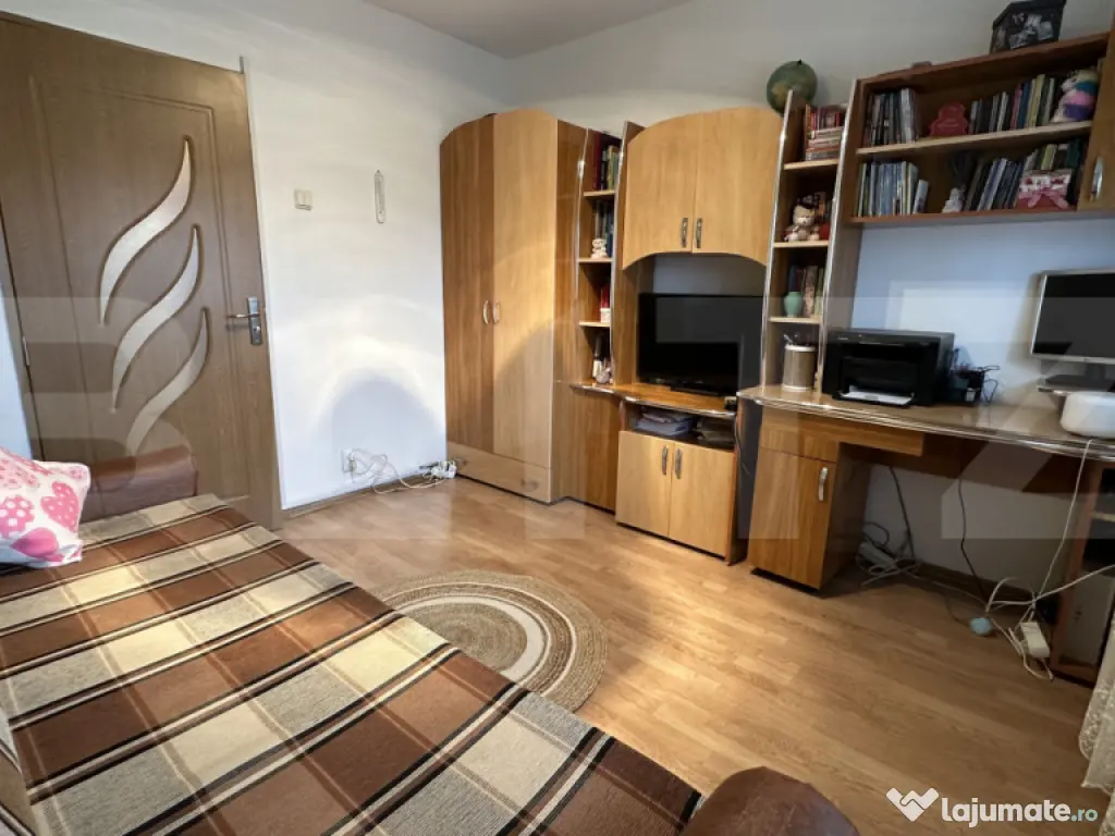 Apartament cu 3 camere decomandate