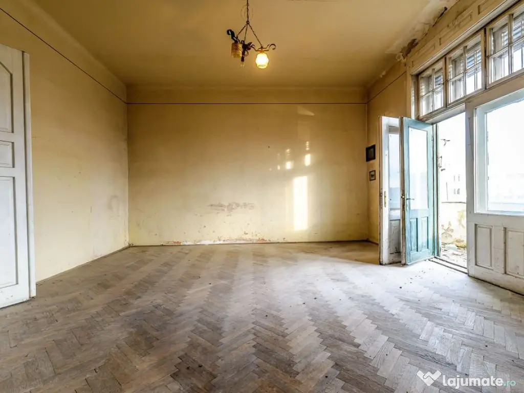 VÂNDUT! Apartament 4 camere, etaj 1, în Palatul Steiner... 