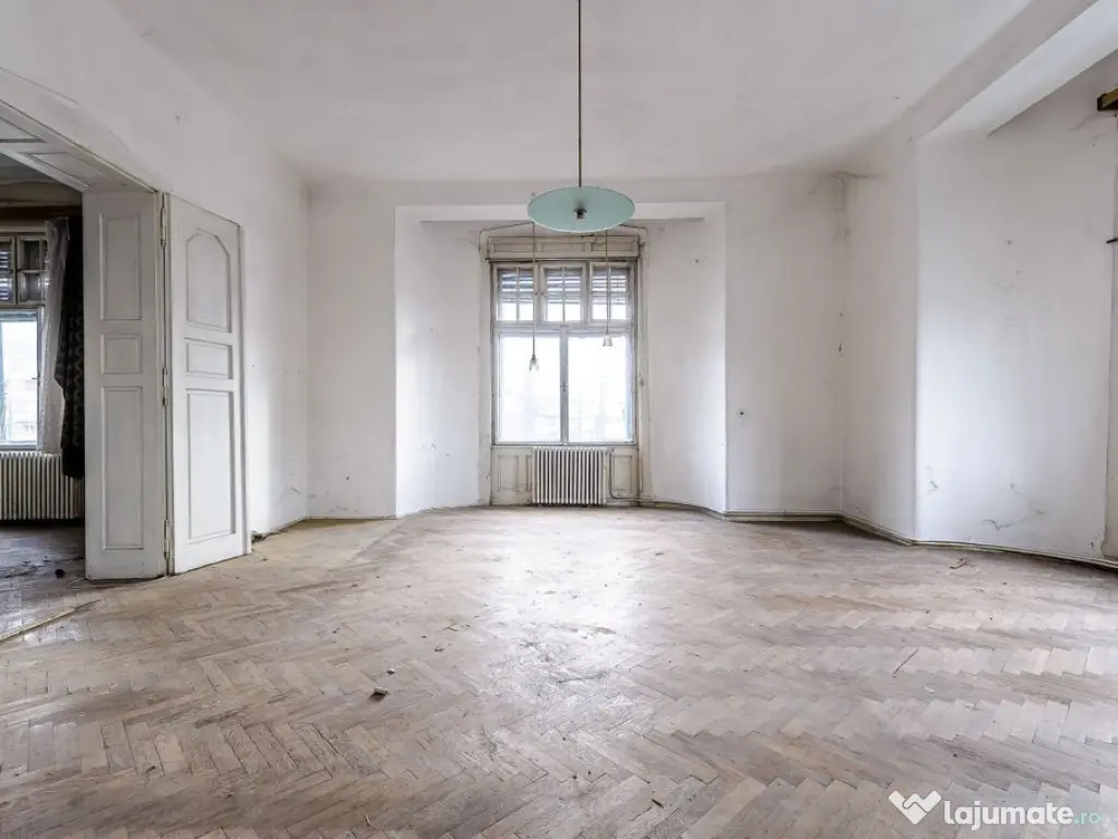 VÂNDUT! Apartament 4 camere, etaj 1, în Palatul Steiner... 