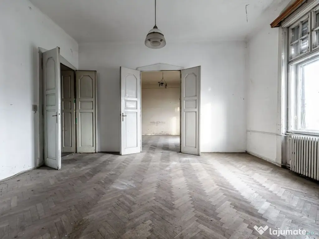 VÂNDUT! Apartament 4 camere, etaj 1, în Palatul Steiner... 