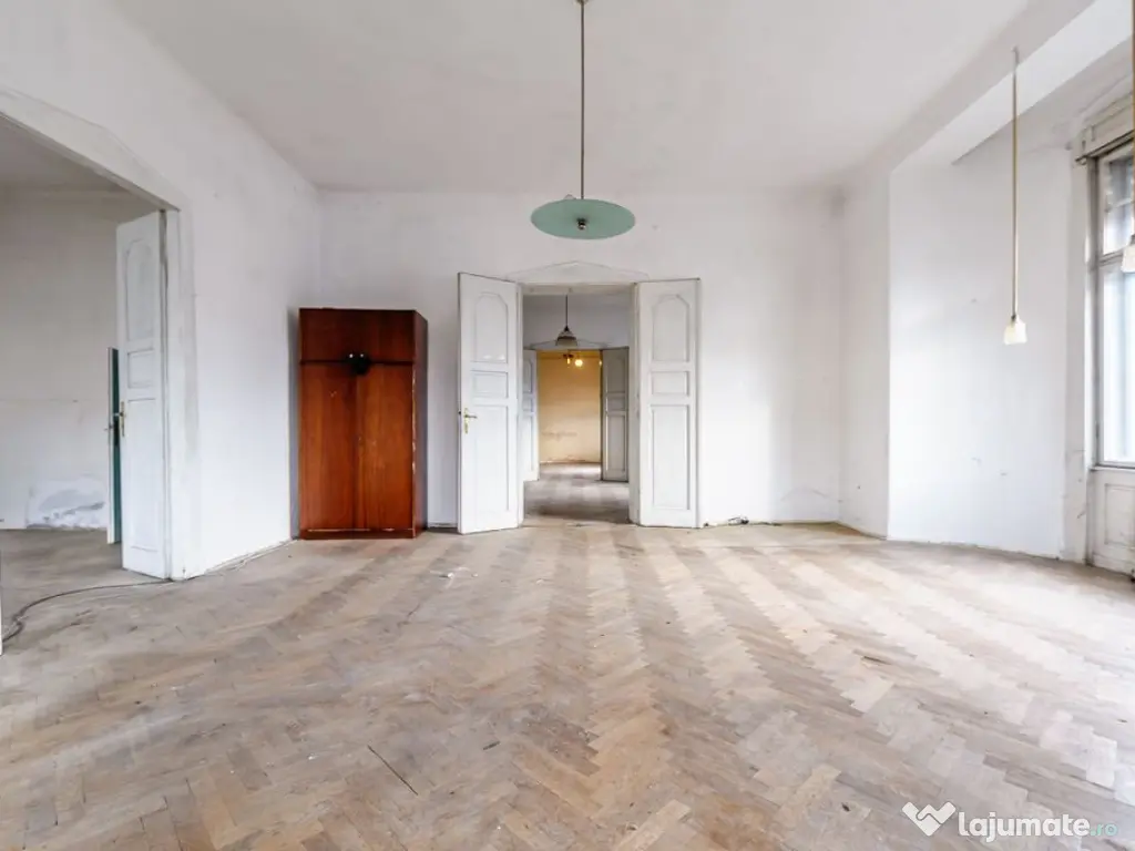 VÂNDUT! Apartament 4 camere, etaj 1, în Palatul Steiner... 