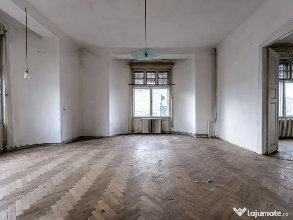 VÂNDUT! Apartament 4 camere, etaj 1, în Palatul Steiner... 